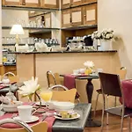 Le Petit Hotell 3*