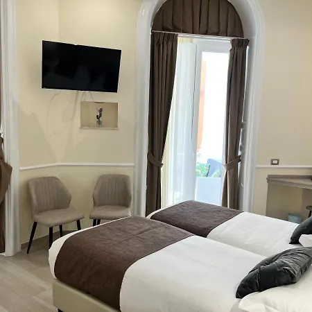 Отель Le Petit 3*