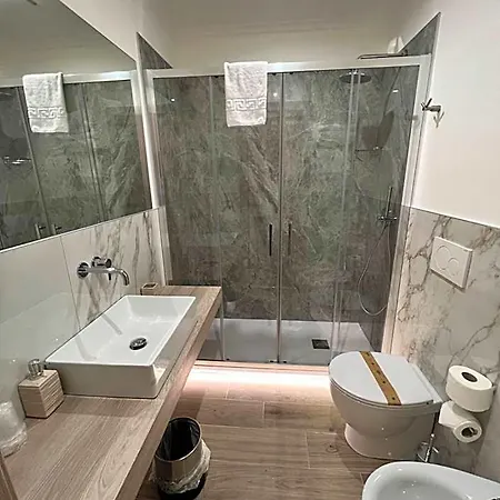 Le Petit Hotel 3*