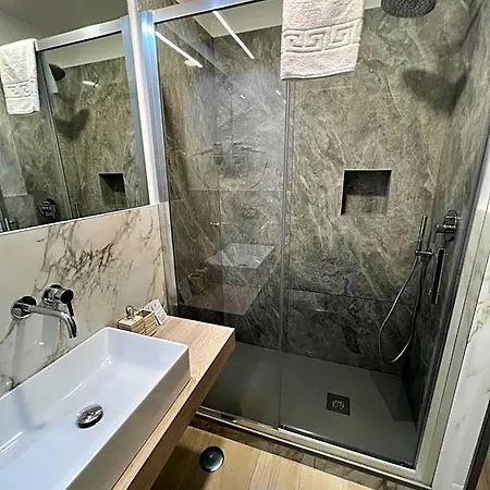 Le Petit Hotel