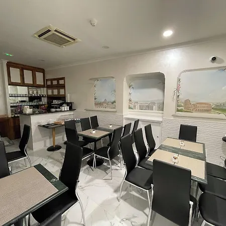 Le Petit Hotel