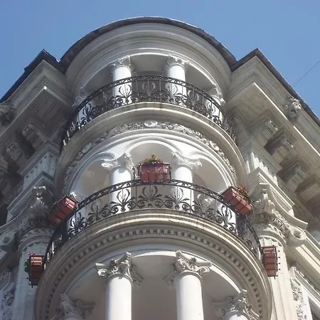 Le Petit Hotel