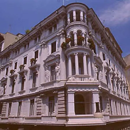 Отель Le Petit 3*